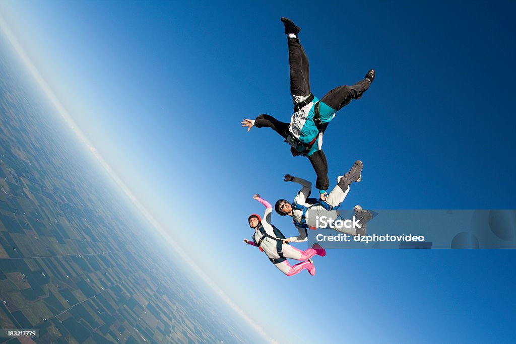 Zdjęcia na licencji Royalty-Free: Trzy Skydivers w Freefall - Zbiór zdjęć royalty-free (Fotografika)