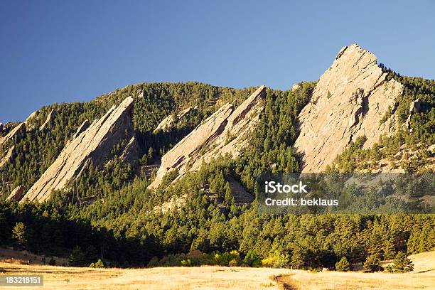 Foto de Boulder Colorado Flatirons e mais fotos de stock de Boulder - Boulder, Penedo, Azul