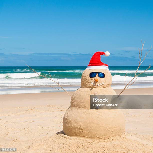 Snowman Resists Melting Process On Beach Stock Photo - Download Image Now - Christmas In July, Beach, Christmas