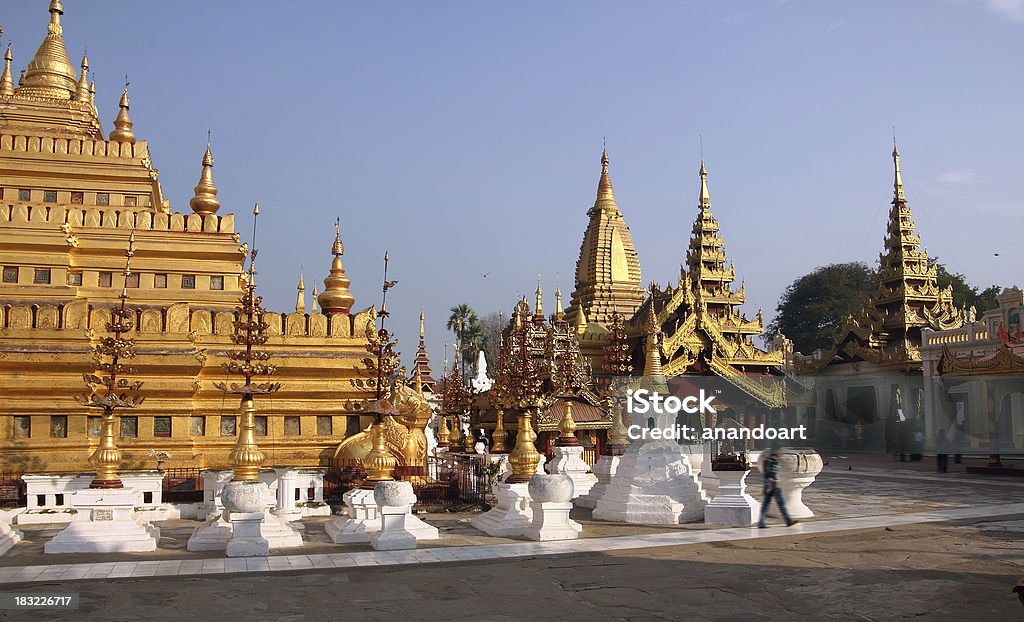 pagoda di Shwezigon di Bagan - Foto stock royalty-free di Ambientazione esterna