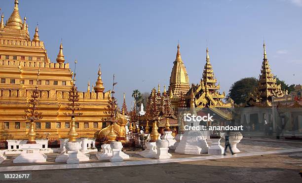 Pagoda Di Shwezigon Di Bagan - Fotografie stock e altre immagini di Ambientazione esterna - Ambientazione esterna, Antico - Condizione, Architettura