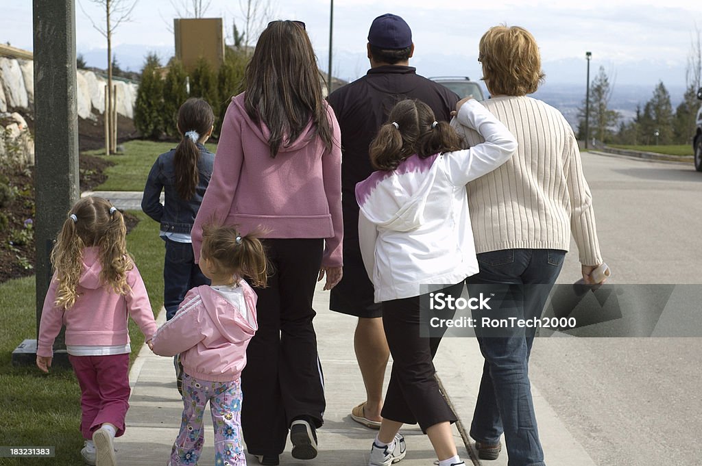 Familia pie - Foto de stock de 6-7 años libre de derechos