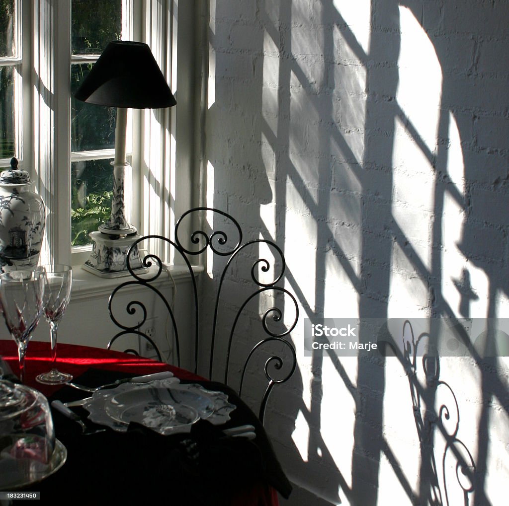 太陽の光と影 2 - カフェのロイヤリティフリーストックフォト