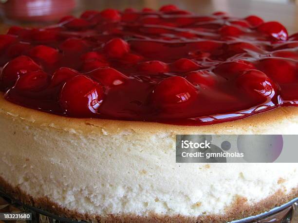 Macro Ciliegia Torta Di Ricotta - Fotografie stock e altre immagini di Alimentazione non salutare - Alimentazione non salutare, Ambrosia, Cibi e bevande