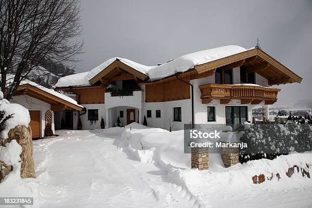 Willa W Śniegu - zdjęcia stockowe i więcej obrazów Austria - Austria, Bez ludzi, Emerytura