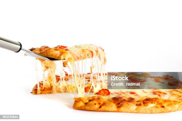 Trozo De Pizza Foto de stock y más banco de imágenes de Pizza - Pizza, Fondo blanco, Rebanada