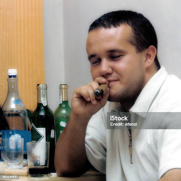 Zigarren Momente Der Freude Stockfoto und mehr Bilder von Besonderes Lebensereignis - Besonderes Lebensereignis, Cool und Lässig, Eine Person