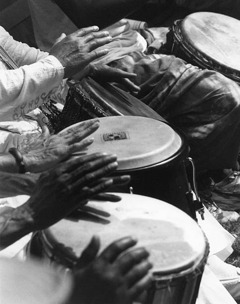 varias personas tocando tambores - drum musical band indigenous culture human finger fotografías e imágenes de stock