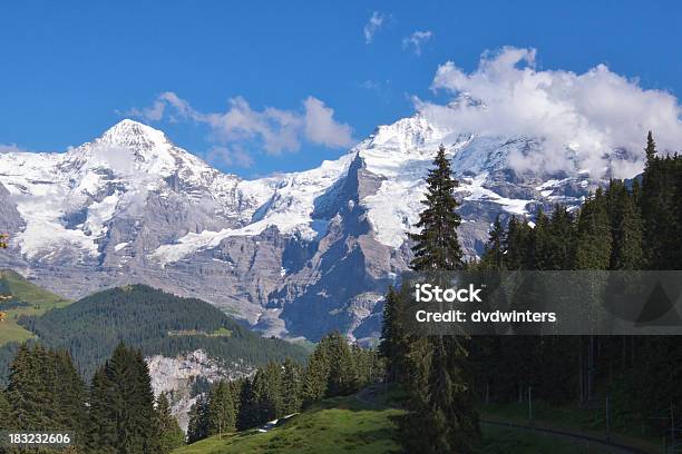 Monte Eiger Montanha Monch E Jungfrau - Fotografias de stock e mais imagens de Alpes Europeus - Alpes Europeus, Ao Ar Livre, Campo agrícola