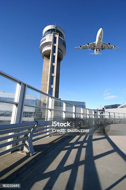 Air Traffic Control Tower Stockfoto und mehr Bilder von Flughafen - Flughafen, Flughafen-Kontrollturm, Flugzeug