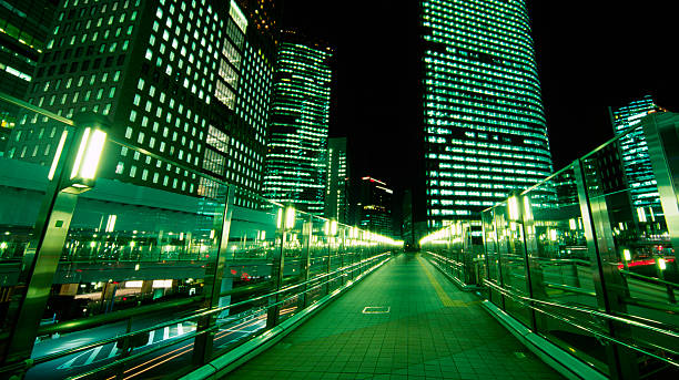 tokyo noite caminho - shiodome urban scene blurred motion tokyo prefecture imagens e fotografias de stock