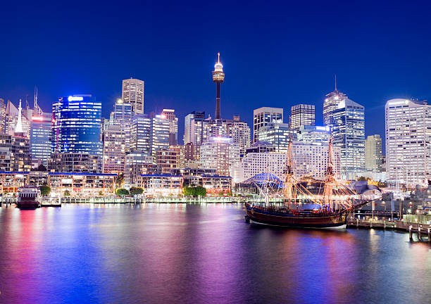 darling harbour city skyline di sydney, australia - darling harbor foto e immagini stock