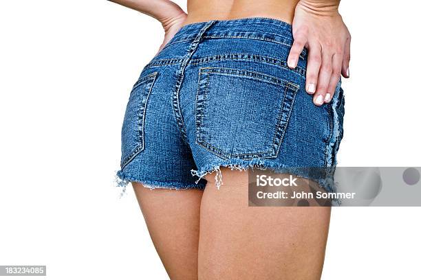 Pantalones Cortos Mujer Usando Nalga Foto de stock y más banco de imágenes de Vaqueros - Pantalón - Vaqueros - Pantalón, Sensualidad, Mujeres