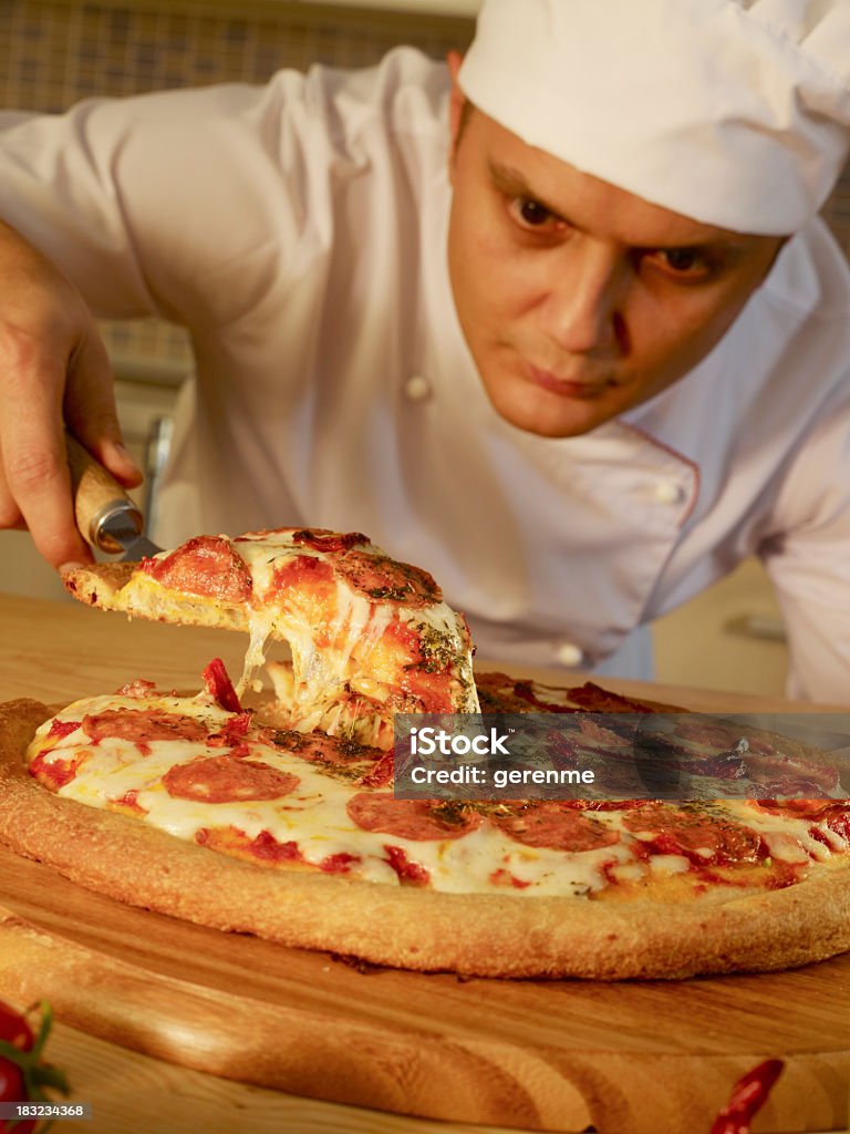 Chef pizza corte. - Royalty-free Adulto Foto de stock