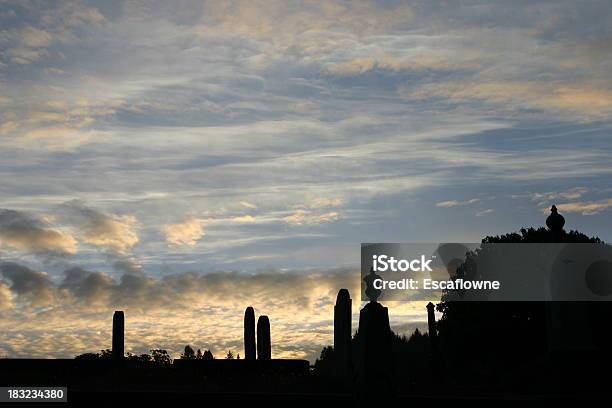 Cemitério Ao Pôr Do Sol1 De Alta Resolução - Fotografias de stock e mais imagens de Salem - Massachusetts - Salem - Massachusetts, Salem - Oregon, Horror