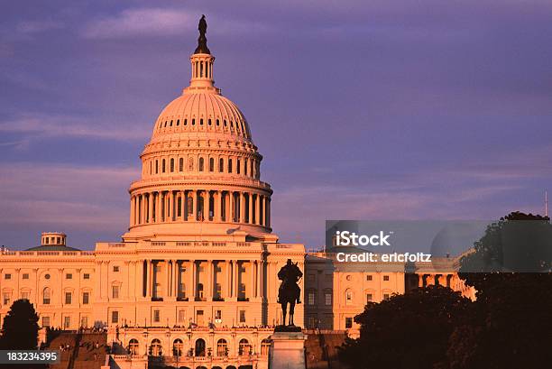 Us Capitólio - Fotografias de stock e mais imagens de Biblioteca do Congresso - Biblioteca do Congresso, Capitais internacionais, Capitólio - Capitol Hill