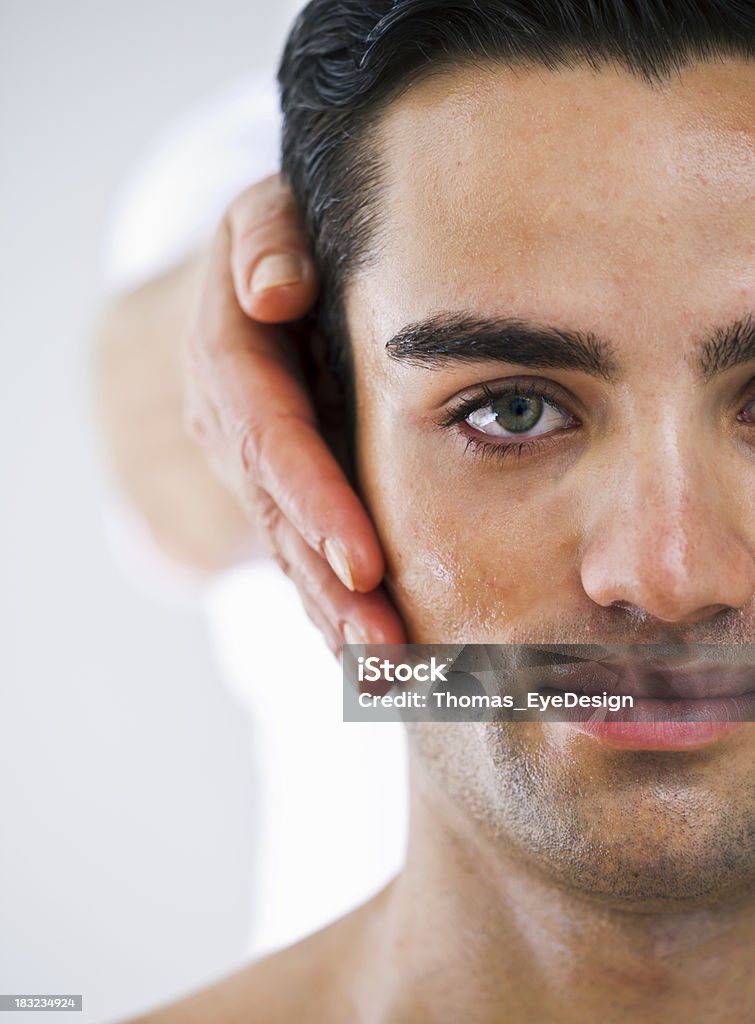 Mężczyzna odbiera Masaż głowy - Zbiór zdjęć royalty-free (20-29 lat)
