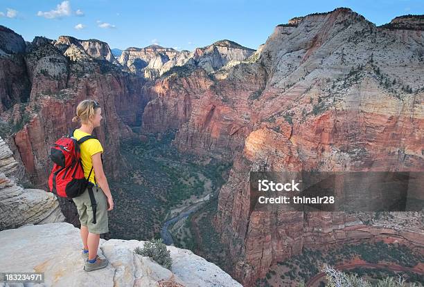 Botas De Zion Foto de stock y más banco de imágenes de Excursionismo - Excursionismo, Parque Nacional Zion, Mochilero