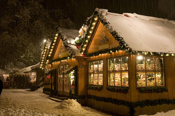 traditionelle weihnachts-markt - merano stock-fotos und bilder