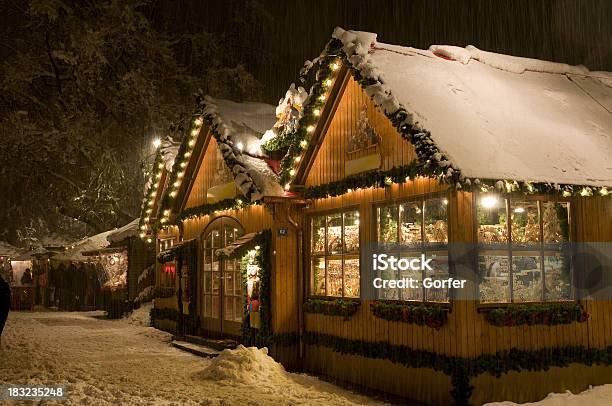 Photo libre de droit de Marché De Noël Traditionnel banque d'images et plus d'images libres de droit de Marché de Noël - Marché de Noël, Merano, Noël