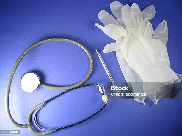 Medical Material Stockfoto und mehr Bilder von Ausrüstung und Geräte - Ausrüstung und Geräte, Blau, Fotografie