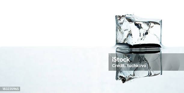 Kostka Lodu - zdjęcia stockowe i więcej obrazów Kloc - Kloc, Kostka lodu, Lód