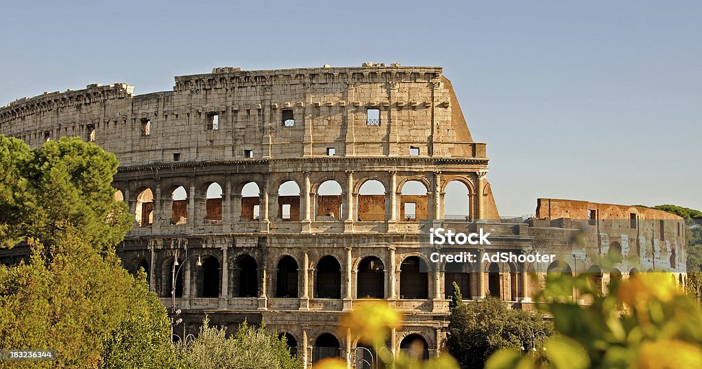 Romano Colosseo - Foto stock royalty-free di Anfiteatro