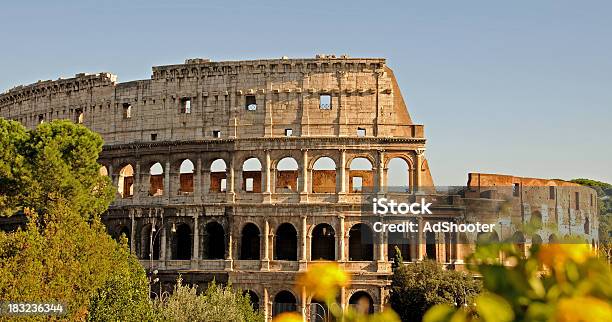 Romano Colosseo - Fotografie stock e altre immagini di Anfiteatro - Anfiteatro, Antico - Condizione, Architettura