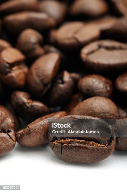 Foto de Grão De Café e mais fotos de stock de Assado - Assado, Branco, Café - Bebida