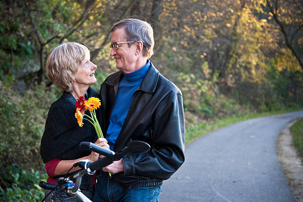 istock Beautiful Senior Couple Outside 183237539