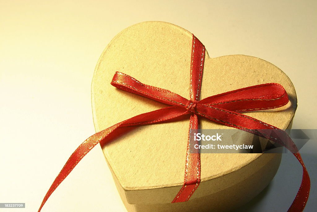 Pudełko w kształcie serca - Zbiór zdjęć royalty-free (Pudełko)