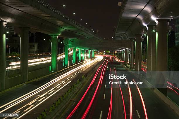 夜の交通 - メキシコシティのストックフォトや画像を多数ご用意 - メキシコシティ, 夜, アスファルト