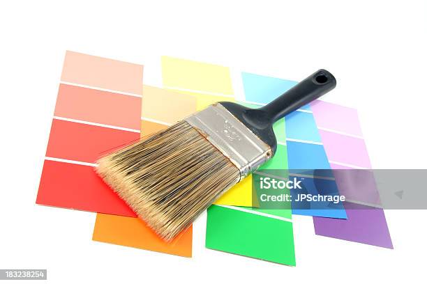 Paint Brush Über Malereichips Stockfoto und mehr Bilder von Malfarbe - Malfarbe, Orange - Farbe, Pinsel