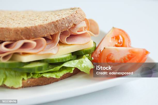 햄 치즈 토마토 샐러드 샌드위치 0명에 대한 스톡 사진 및 기타 이미지 - 0명, 갈색 빵, 건강한 식생활