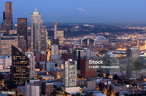 Foto de Seattlecentro Da Cidade e mais fotos de stock de Arquitetura - Arquitetura, Atividades de Fins de Semana, Azul