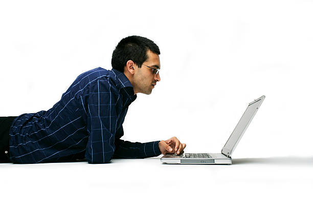 индийский ноутбук человек - web page internet profile e mail стоковые фото и изображения