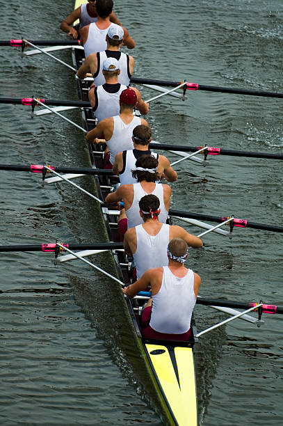 męskie 8-człowieka wiosłować - team sport rowboat sports team nautical vessel zdjęcia i obrazy z banku zdjęć