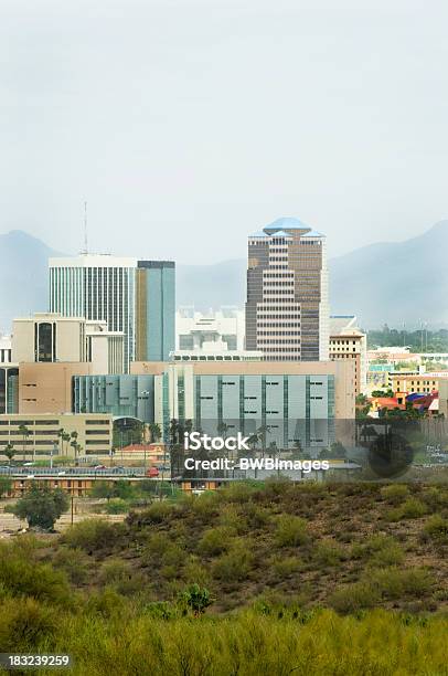 Skyline Di Tucson - Fotografie stock e altre immagini di Ambientazione esterna - Ambientazione esterna, Arizona, Composizione verticale