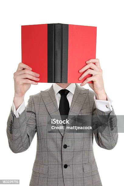 Empresario De Lectura Foto de stock y más banco de imágenes de Abierto - Abierto, Adulto, Adulto joven