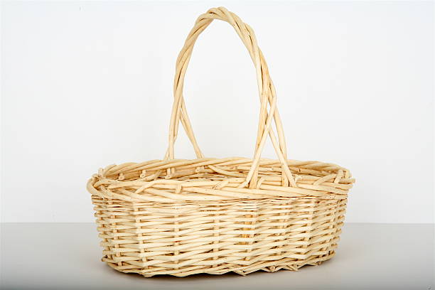 easter basket - präsentkorb stock-fotos und bilder
