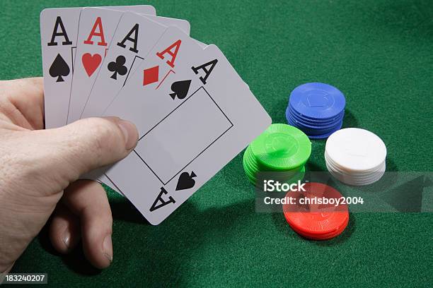 Truques De Poker - Fotografias de stock e mais imagens de Apostas desportivas - Apostas desportivas, Arte, Cultura e Espetáculo, Brincar