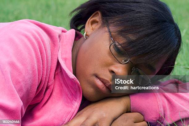 Triste Adolescente Foto de stock y más banco de imágenes de Racismo - Racismo, Depresión, 16-17 años