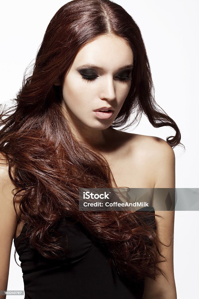 Bellissima donna con lunghi capelli - Foto stock royalty-free di 20-24 anni