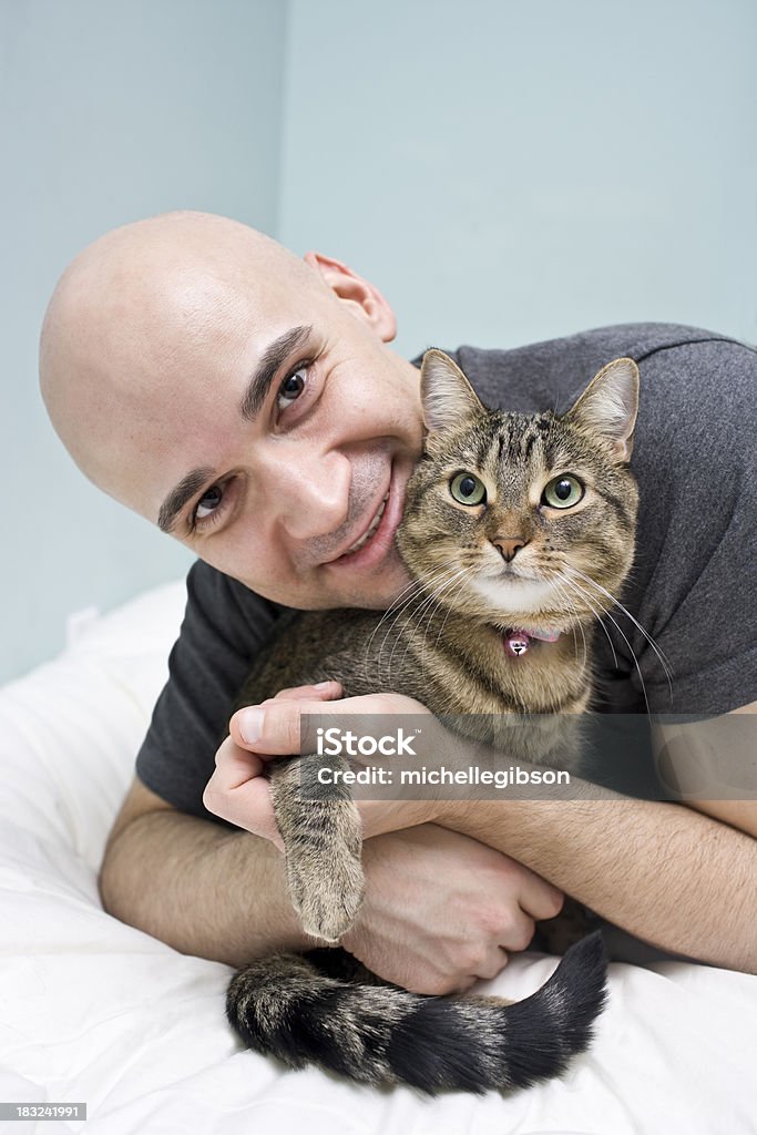 Homem e gato - Foto de stock de 30 Anos royalty-free