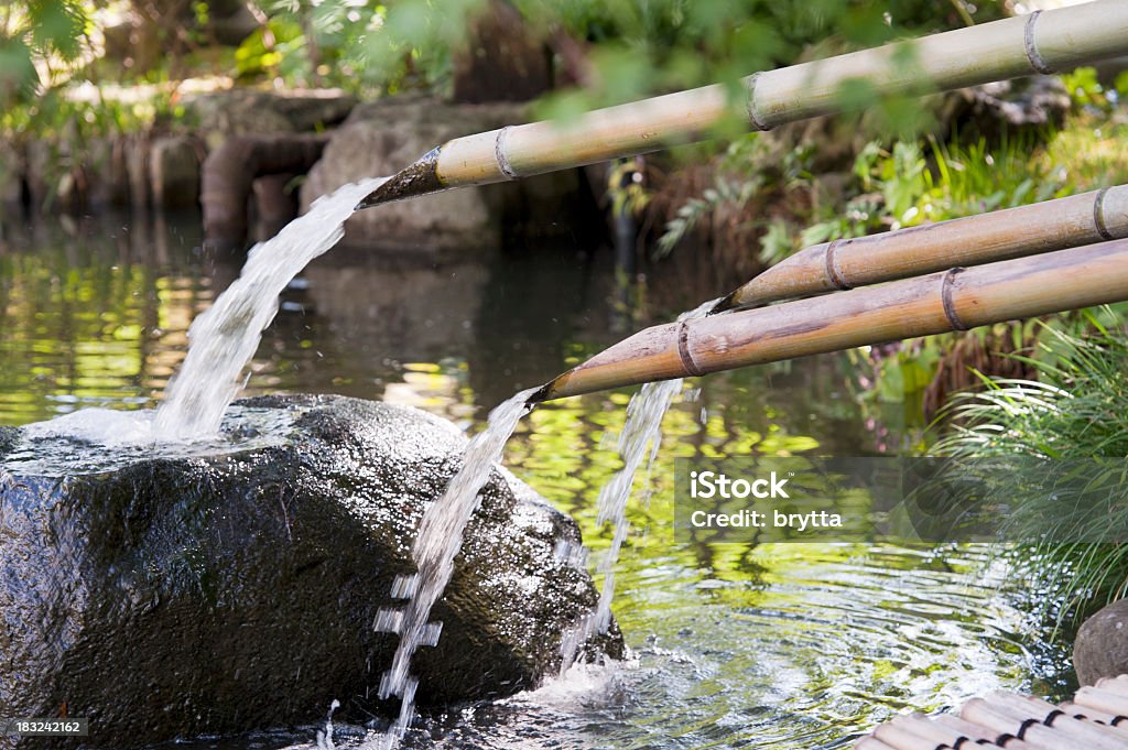 Fonte de bambu em um Jardim Japonês - Royalty-free Bambu - Material Foto de stock