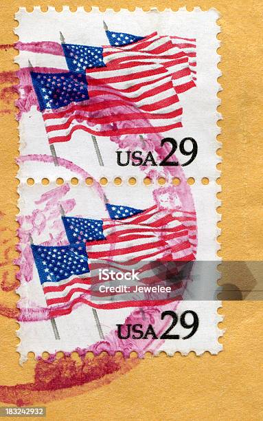 Degli Stati Uniti Francobolli Postali Six Flags - Fotografie stock e altre immagini di Bandiera - Bandiera, Bandiera degli Stati Uniti, Bianco