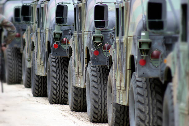 militar escolta - convoy imagens e fotografias de stock