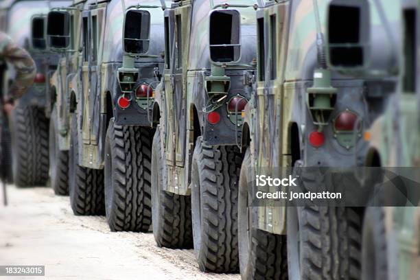 Foto de Comboio Militar e mais fotos de stock de Veículo Terrestre Militar - Veículo Terrestre Militar, Comboio, Exército