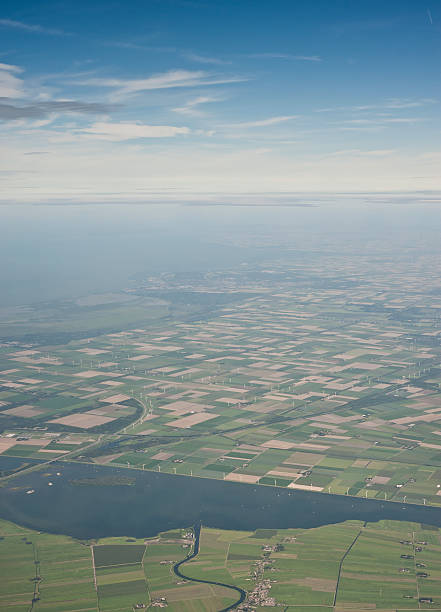 vue aérienne des pays-bas - horizon over water horizontal surface level viewpoint photos et images de collection