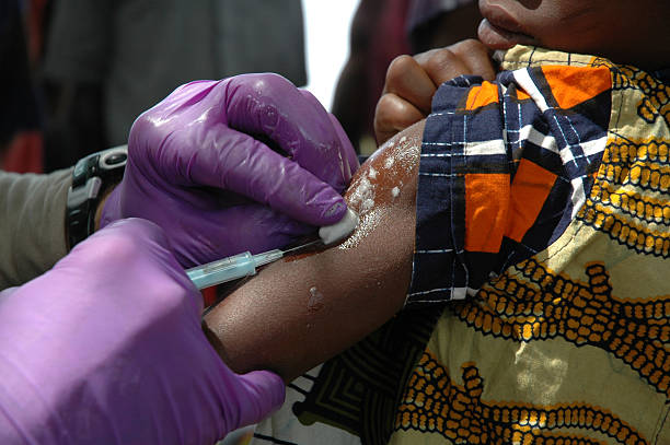 szczepienia w afryce - vaccination medical instrument medicine hospital zdjęcia i obrazy z banku zdjęć